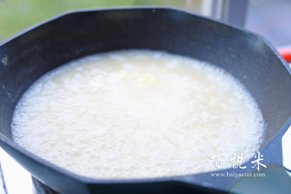 超級好吃的酥皮奶油蘑菇湯,湯汁濃稠,奶香四溢